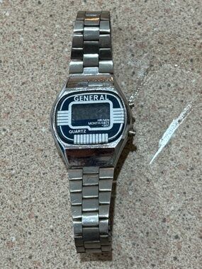 GENERAL Digital Quartz Watch in Silver with Black Dial Vinage